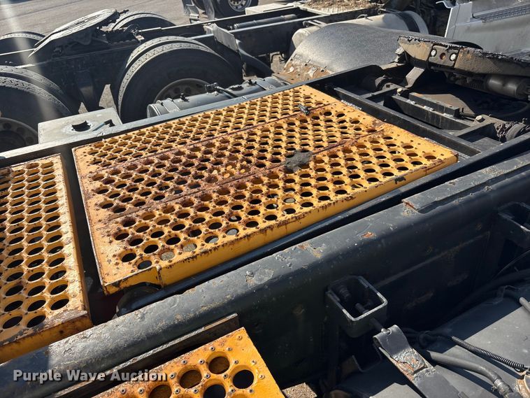 image for item YA2523 2001 Kalmar Ottawa yard truck