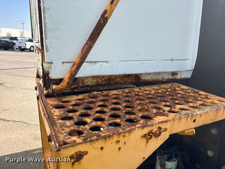 image for item YA2523 2001 Kalmar Ottawa yard truck