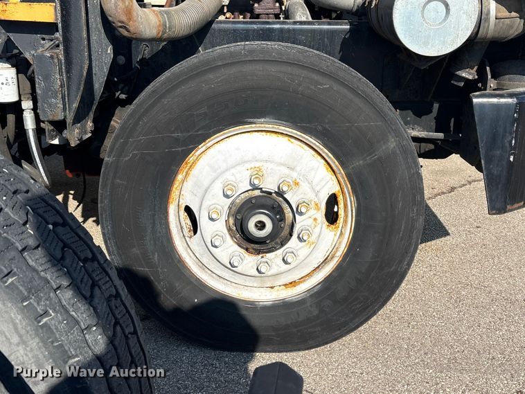 image for item YA2523 2001 Kalmar Ottawa yard truck