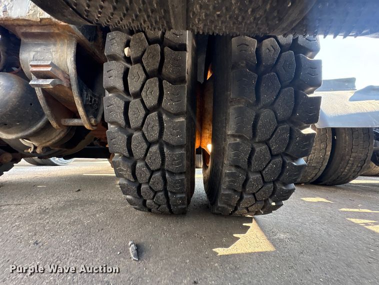 image for item YA2523 2001 Kalmar Ottawa yard truck