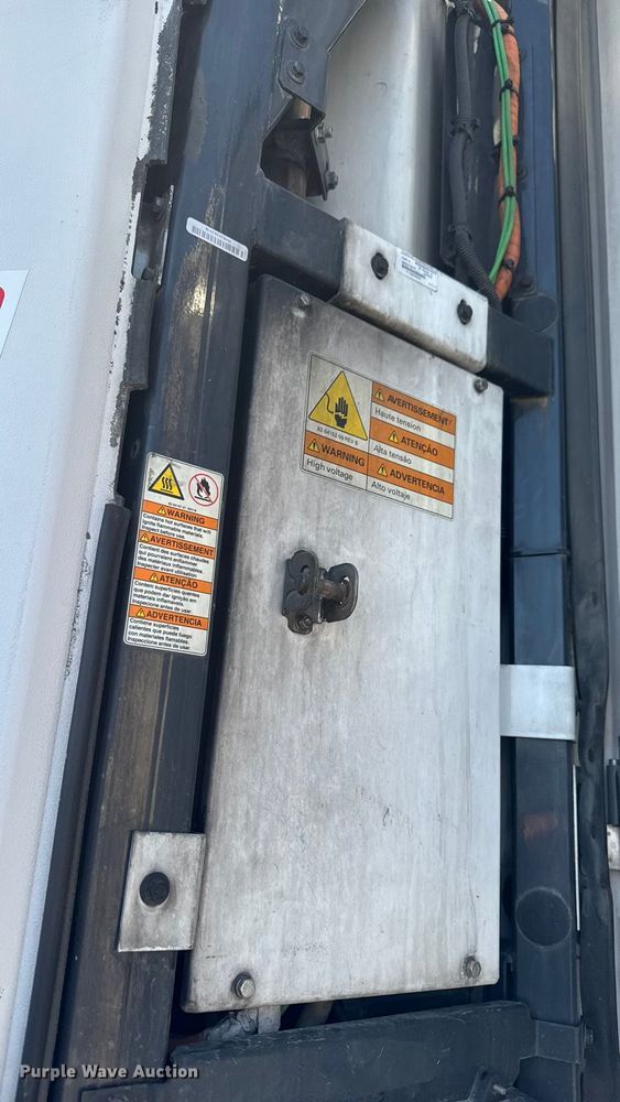 image for item YA2532 2016 Utility refrigerated van trailer