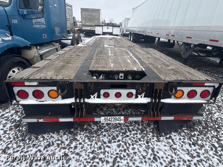 image for item YA2560 2013 X-l Specialized XL 80 MDE extendable lowboy equipment trailer