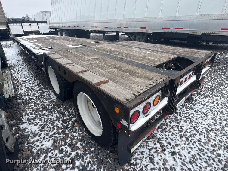 image for item YA2560 2013 X-l Specialized XL 80 MDE extendable lowboy equipment trailer