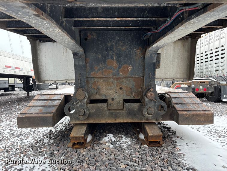 image for item YA2560 2013 X-l Specialized XL 80 MDE extendable lowboy equipment trailer