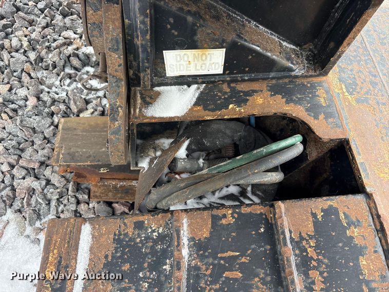 image for item YA2560 2013 X-l Specialized XL 80 MDE extendable lowboy equipment trailer