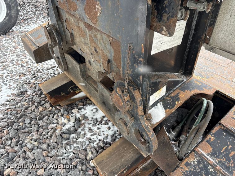 image for item YA2560 2013 X-l Specialized XL 80 MDE extendable lowboy equipment trailer