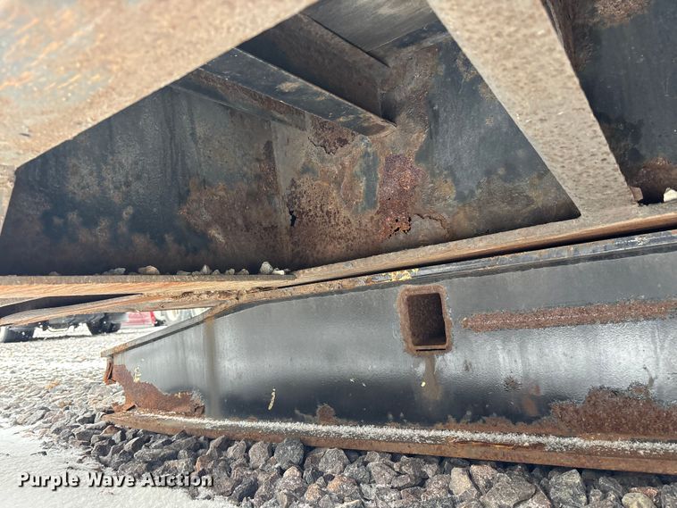 image for item YA2560 2013 X-l Specialized XL 80 MDE extendable lowboy equipment trailer