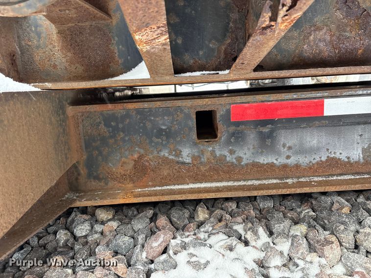 image for item YA2560 2013 X-l Specialized XL 80 MDE extendable lowboy equipment trailer