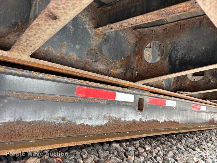 image for item YA2560 2013 X-l Specialized XL 80 MDE extendable lowboy equipment trailer