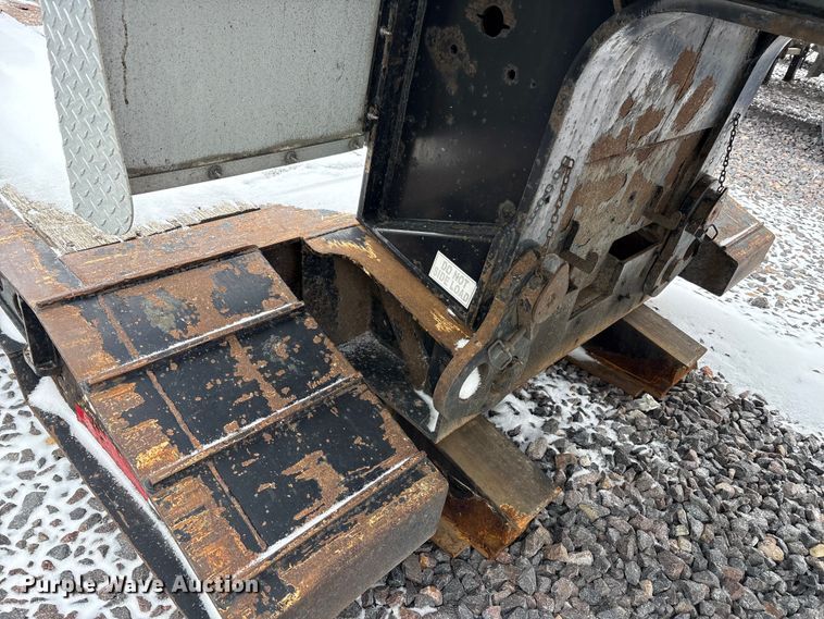 image for item YA2560 2013 X-l Specialized XL 80 MDE extendable lowboy equipment trailer