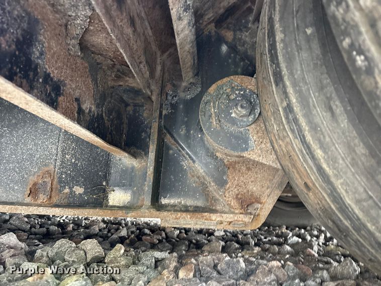 image for item YA2560 2013 X-l Specialized XL 80 MDE extendable lowboy equipment trailer