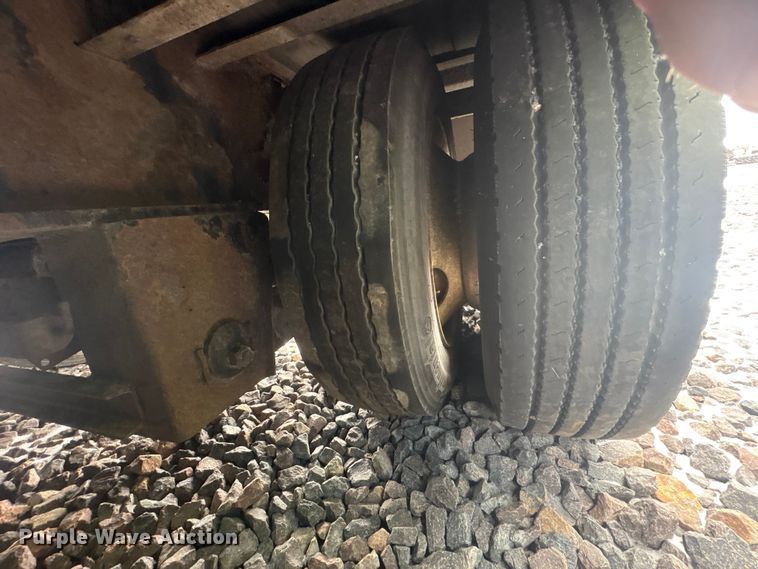 image for item YA2560 2013 X-l Specialized XL 80 MDE extendable lowboy equipment trailer