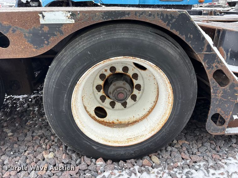 image for item YA2560 2013 X-l Specialized XL 80 MDE extendable lowboy equipment trailer