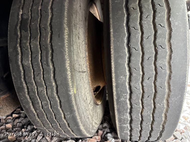 image for item YA2560 2013 X-l Specialized XL 80 MDE extendable lowboy equipment trailer