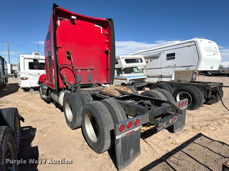 image for item YA6127 2015 Kenworth T680 semi truck