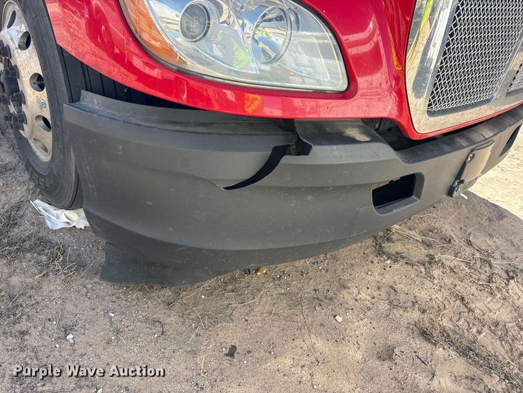 image for item YA6127 2015 Kenworth T680 semi truck