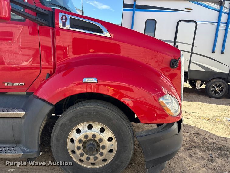 image for item YA6127 2015 Kenworth T680 semi truck