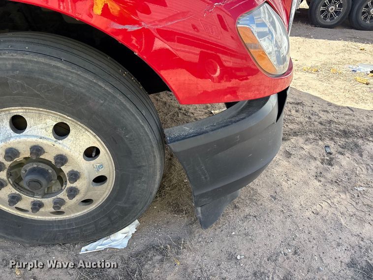 image for item YA6127 2015 Kenworth T680 semi truck