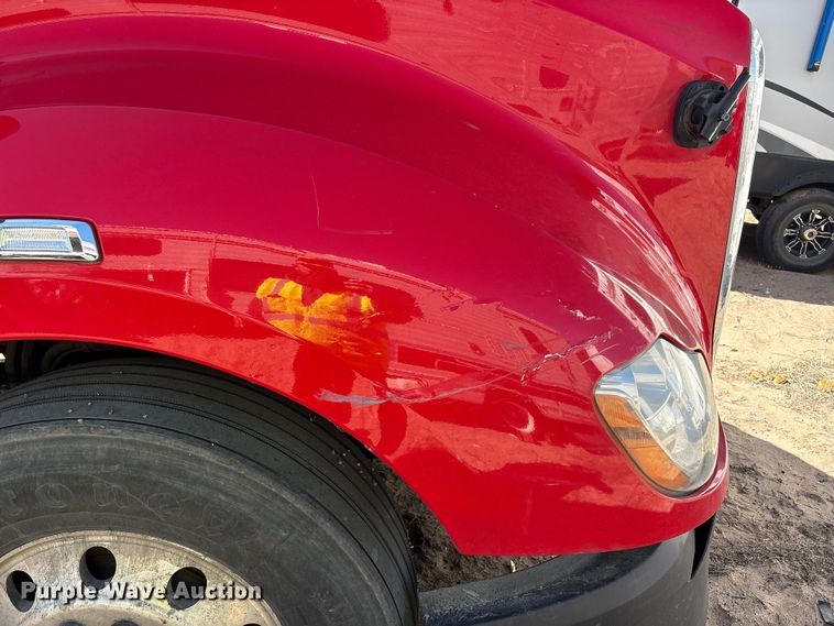 image for item YA6127 2015 Kenworth T680 semi truck