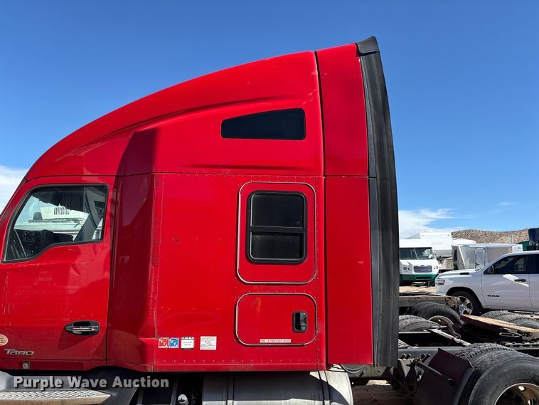 image for item YA6127 2015 Kenworth T680 semi truck