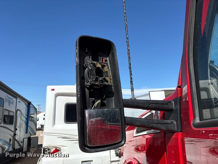 image for item YA6127 2015 Kenworth T680 semi truck