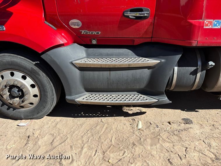 image for item YA6127 2015 Kenworth T680 semi truck