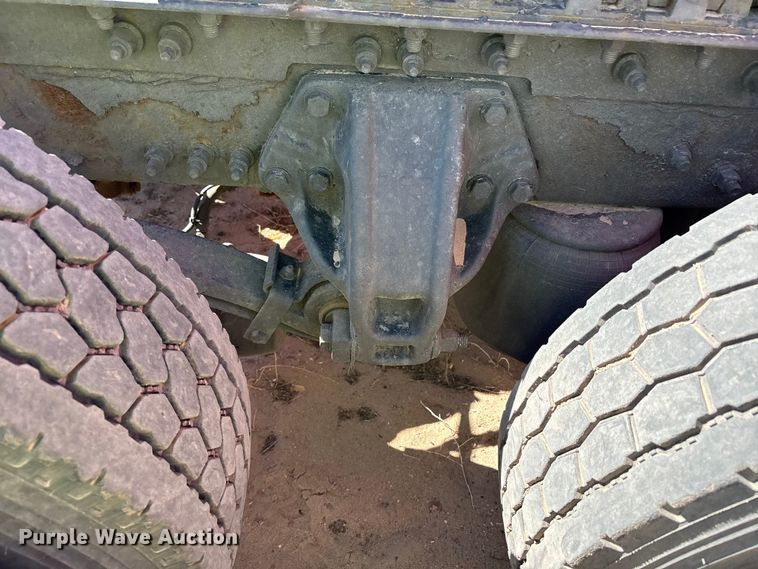 image for item YA6127 2015 Kenworth T680 semi truck