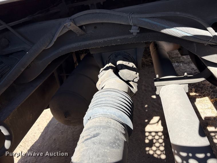 image for item YA6127 2015 Kenworth T680 semi truck