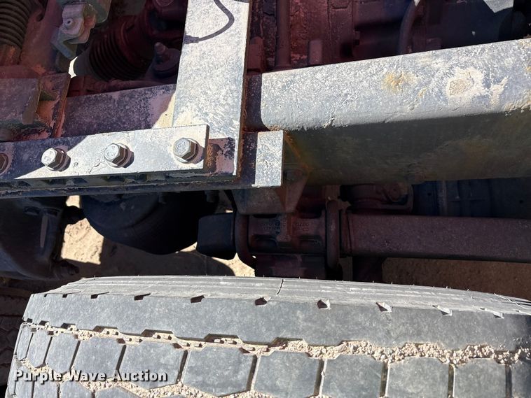 image for item YA6127 2015 Kenworth T680 semi truck