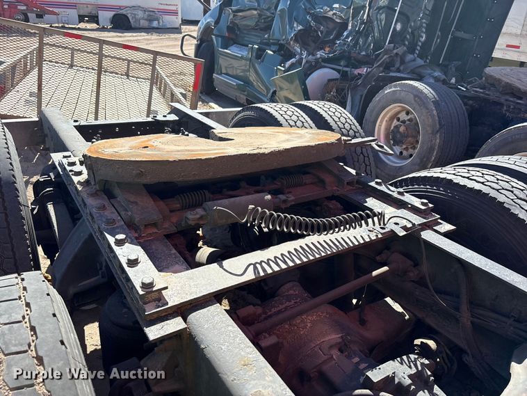 image for item YA6127 2015 Kenworth T680 semi truck