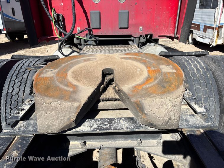 image for item YA6127 2015 Kenworth T680 semi truck