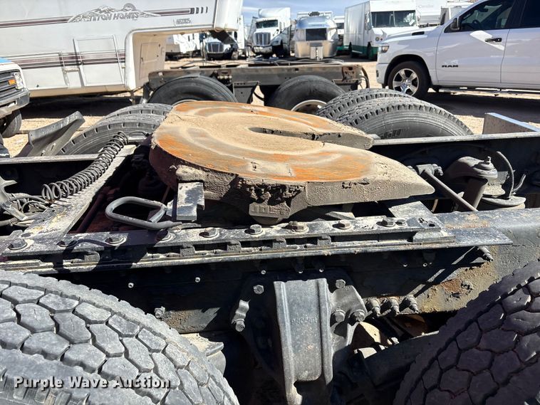 image for item YA6127 2015 Kenworth T680 semi truck