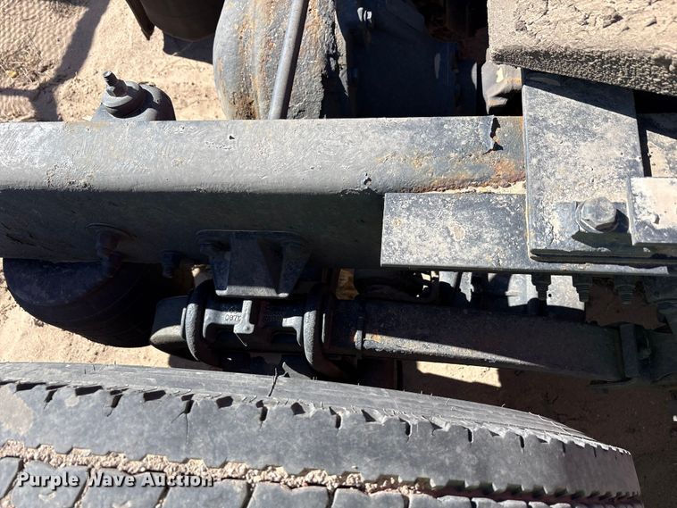 image for item YA6127 2015 Kenworth T680 semi truck