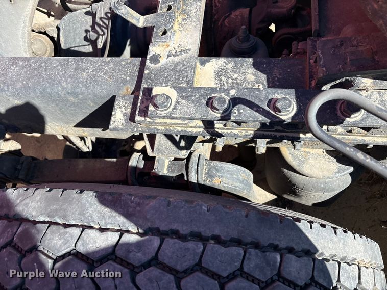 image for item YA6127 2015 Kenworth T680 semi truck