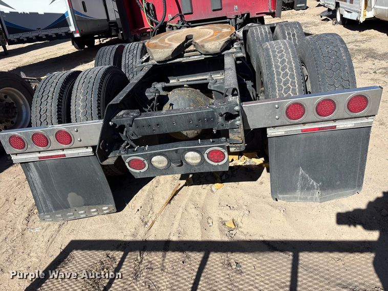 image for item YA6127 2015 Kenworth T680 semi truck