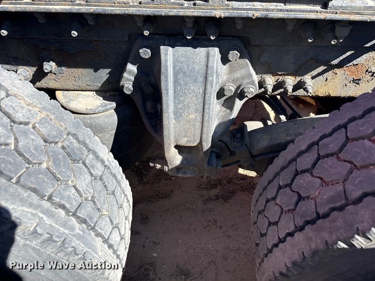 image for item YA6127 2015 Kenworth T680 semi truck