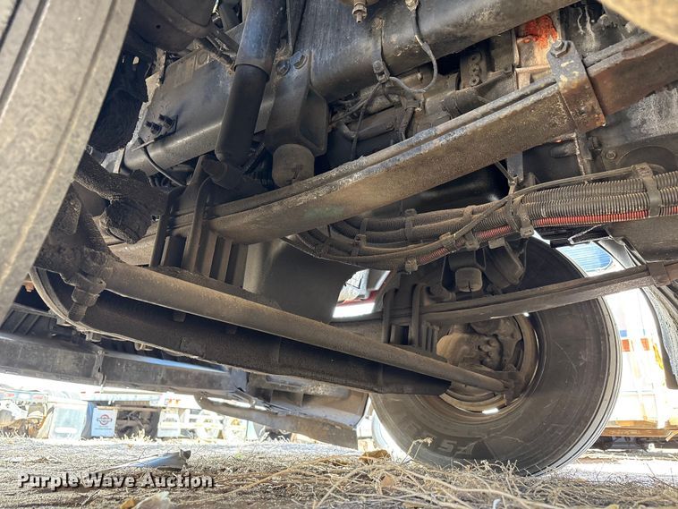 image for item YA6127 2015 Kenworth T680 semi truck