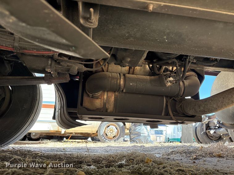 image for item YA6127 2015 Kenworth T680 semi truck