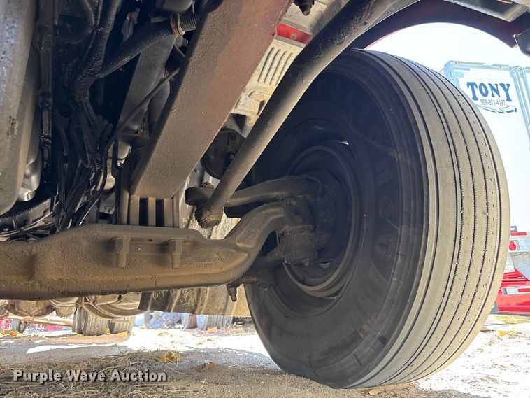 image for item YA6127 2015 Kenworth T680 semi truck