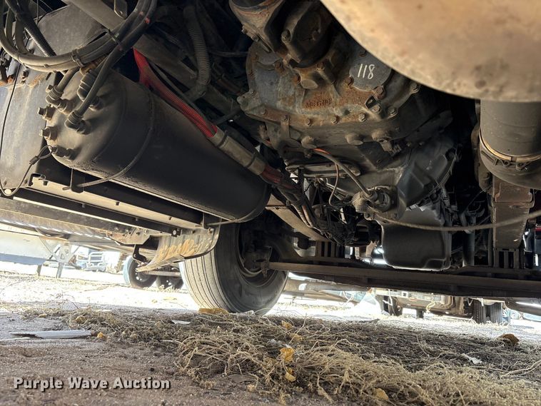 image for item YA6127 2015 Kenworth T680 semi truck