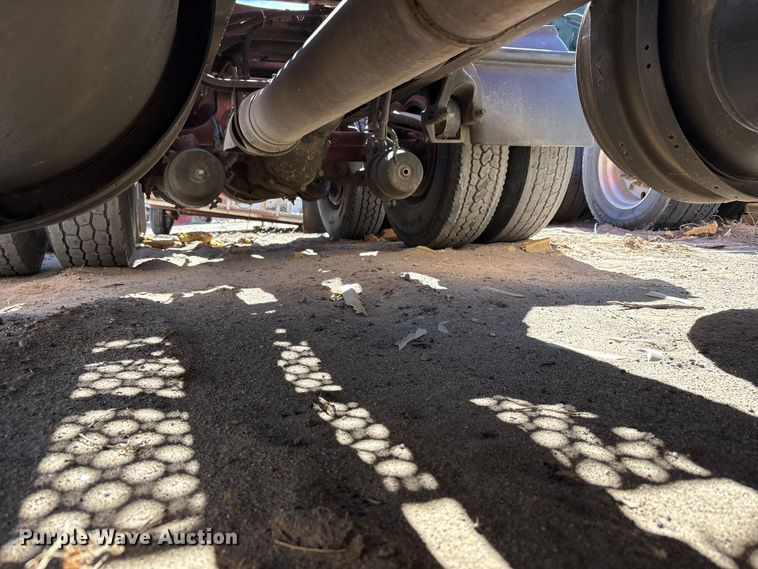 image for item YA6127 2015 Kenworth T680 semi truck