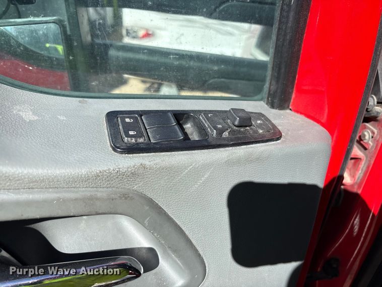 image for item YA6127 2015 Kenworth T680 semi truck