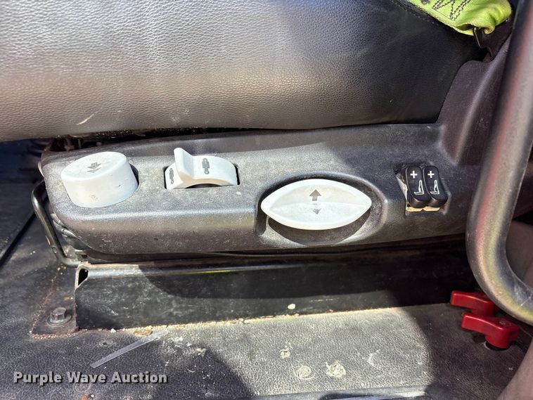 image for item YA6127 2015 Kenworth T680 semi truck