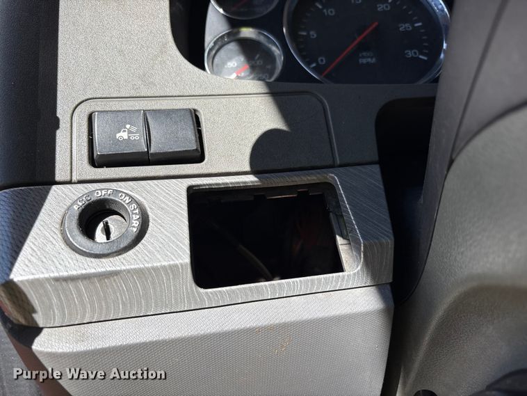 image for item YA6127 2015 Kenworth T680 semi truck