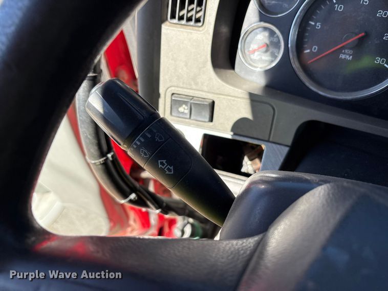 image for item YA6127 2015 Kenworth T680 semi truck