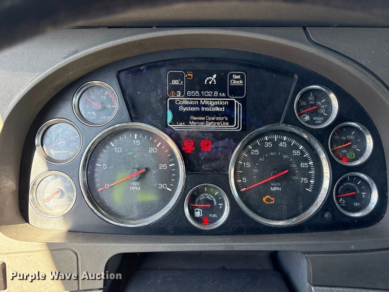 image for item YA6127 2015 Kenworth T680 semi truck