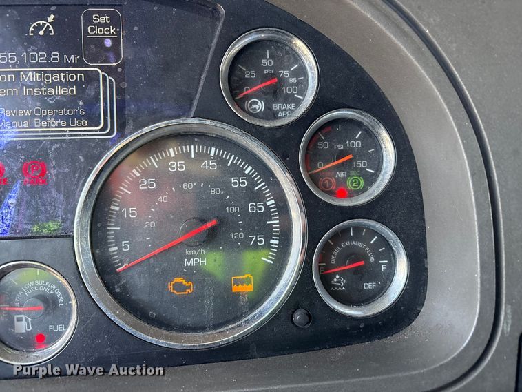 image for item YA6127 2015 Kenworth T680 semi truck