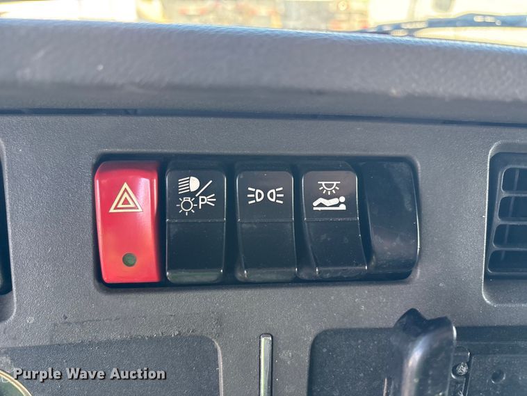 image for item YA6127 2015 Kenworth T680 semi truck