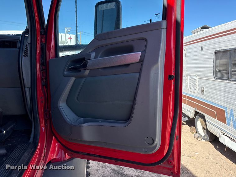 image for item YA6127 2015 Kenworth T680 semi truck