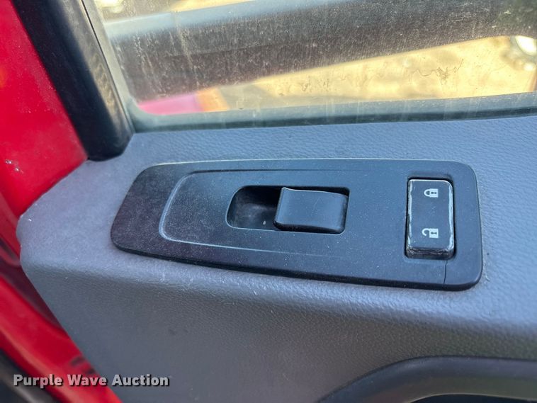 image for item YA6127 2015 Kenworth T680 semi truck